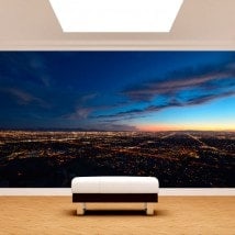 Città di murales parete di foto al tramonto