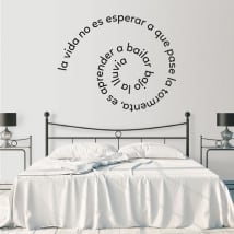 Vinile decorativo frasi a spirale ballano sotto la pioggia