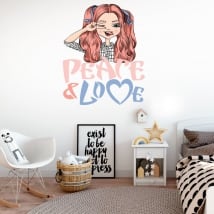 Vinili e adesivi donna con frase peace and love