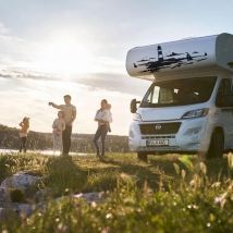 Vinili decorativi camper faro nel mare