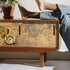 Vinile per mobili o armadi mappa del mondo e bussola