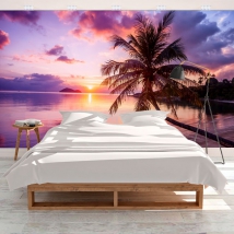 Tramonto sulla spiaggia caraibica con carta da parati o murale di palme