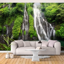 Carta da parati cascata nella lussureggiante giungla tropicale